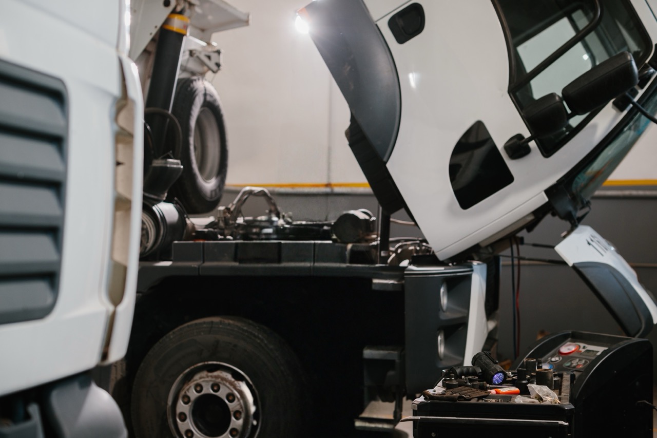 Poids Lourds Loveriens Bernayens - VOTRE GARAGE POIDS LOURDS SUR LOUVIERS ET BERNAY Redressage de châssis et cabine poids lourds